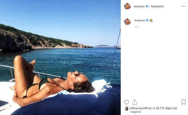 Ünlü şarkıcı Hülya Avşar, bikinili pozuyla senelere alan okudu