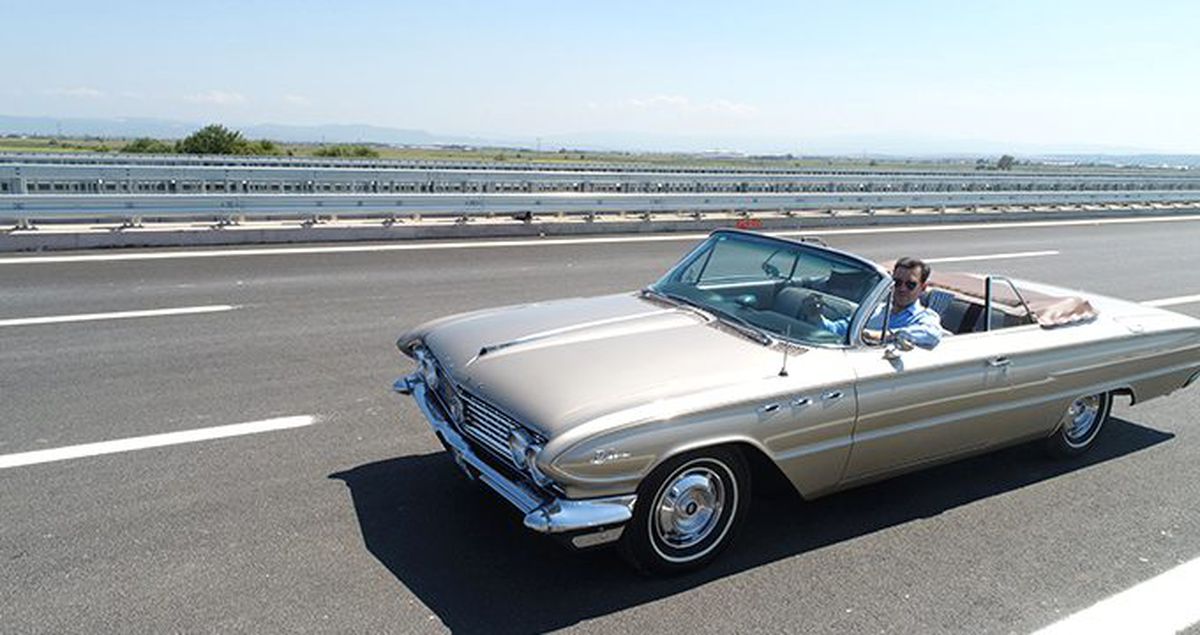 AK Partili vekil, 4 Ağustos'ta açılacak olan İstanbul-İzmir otobanını 1963 model klasik otomobil ile test etti
