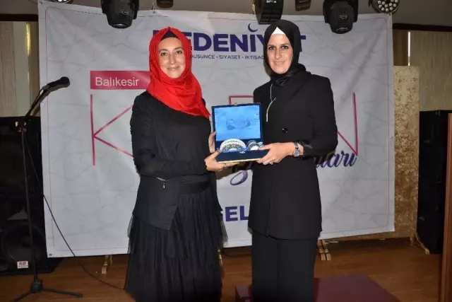 Ayhan, 'Kadınlar toplumun yapılanmasına ışık tutacaktır' Ayhan, 'Kadınlar toplumun yapılanmasına ışık tutacaktır'