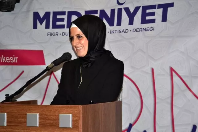 Ayhan, 'Kadınlar toplumun yapılanmasına ışık tutacaktır' Ayhan, 'Kadınlar toplumun yapılanmasına ışık tutacaktır'