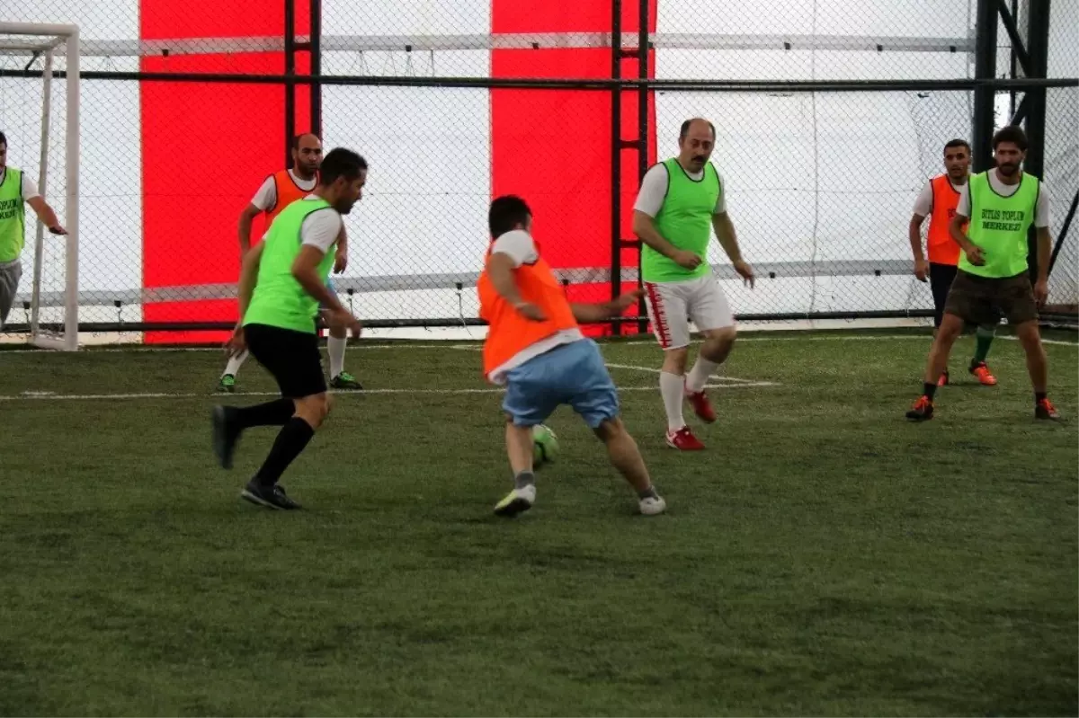 Bitlis'te şehit ve gazi aileleri için futbol turnuvası