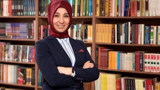 Cumhurbaşkanlığı İletişim Başkanı'nın eşi Fatmanur Altun, 'evlerine dört maaş giriyor' iddiasına yanıt verdi