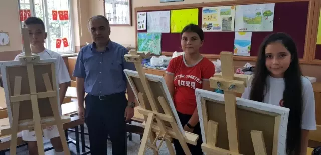 'Değerli zamanlar' projesine Bakan Kasapoğlu'ndan malzeme desteği 'Değerli zamanlar' projesine Bakan Kasapoğlu'ndan malzeme desteği