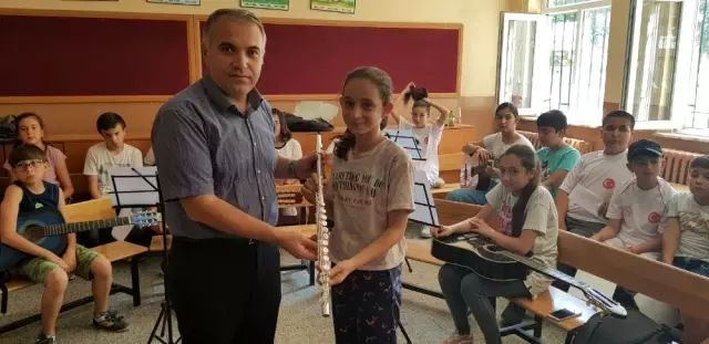 'Değerli zamanlar' projesine Bakan Kasapoğlu'ndan malzeme desteği 'Değerli zamanlar' projesine Bakan Kasapoğlu'ndan malzeme desteği