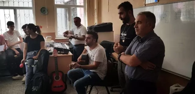 'Değerli zamanlar' projesine Bakan Kasapoğlu'ndan malzeme desteği 'Değerli zamanlar' projesine Bakan Kasapoğlu'ndan malzeme desteği