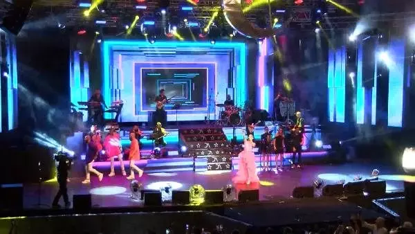 Demet Akalın Harbiye'de konser verdi Demet Akalın Harbiye'de konser verdi