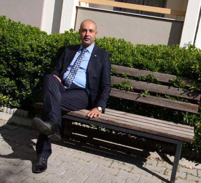 DSP Kemalpaşa Belediye Başkan Adayı Memiş siyaseti bırakıp çobanlık yapıyor
