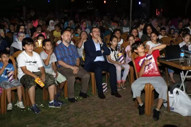 Eyüpsultan'da açık hava sinema geceleri başladı Eyüpsultan'da açık hava sinema geceleri başladı