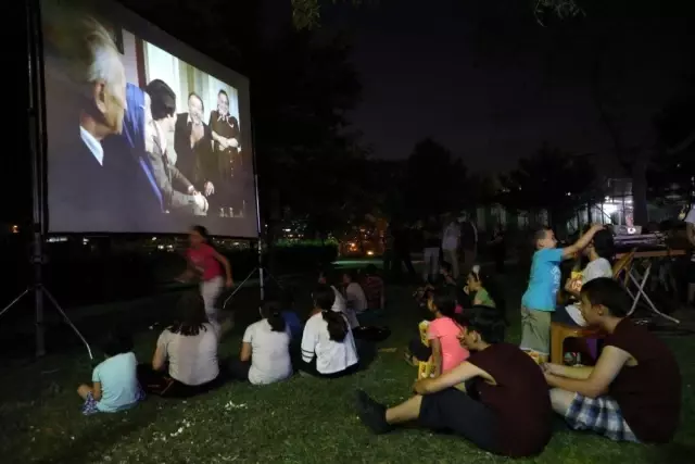 Eyüpsultan'da açık hava sinema geceleri başladı Eyüpsultan'da açık hava sinema geceleri başladı