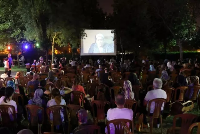 Eyüpsultan'da açık hava sinema geceleri başladı Eyüpsultan'da açık hava sinema geceleri başladı
