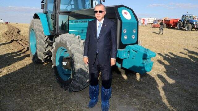 Kılıçdaroğlu, 'Kibrin karesi' deyip Erdoğan'ın galoş giydiği fotoğrafı gösterdi
