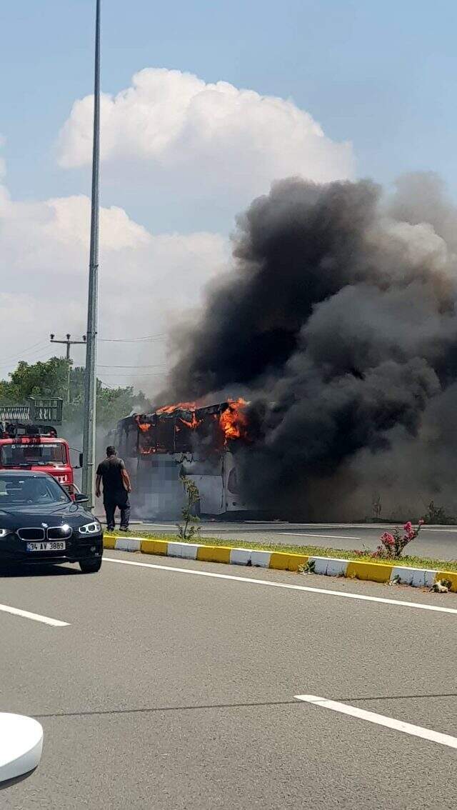 Son dakika! Balıkesir'de yolcu otobüsü alev aldı: 5 ölü, 7 yaralı