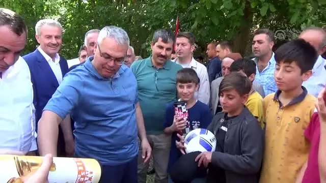 Vali Gündüzöz'den köy ziyaretleri Vali Gündüzöz'den köy ziyaretleri