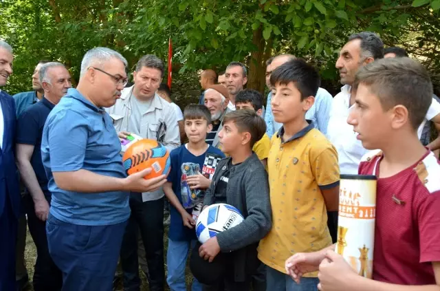 Vali Gündüzöz'den köy ziyaretleri Vali Gündüzöz'den köy ziyaretleri