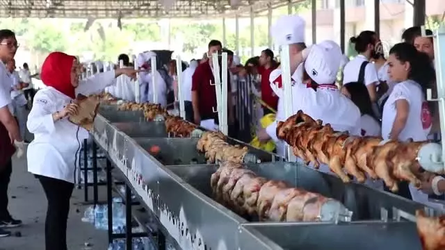 111 metrelik mangalda tavuk çevirme rekoru denemesi 111 metrelik mangalda tavuk çevirme rekoru denemesi