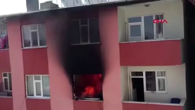 AĞRI ÇOCUKLARINI YANAN EVDEN, ALT KATTAKİ KOMŞU BALKONA ATARAK KURTARDI