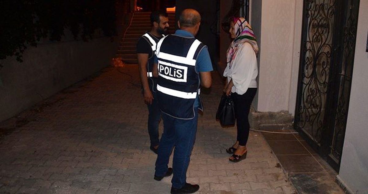 Bir garip olay! Parasının çalındığını polis kapıyı çalınca öğrendi