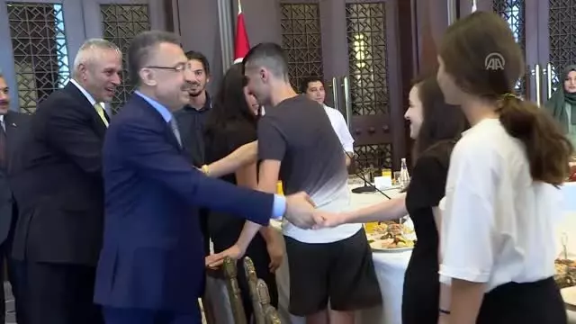 Cumhurbaşkanı Yardımcısı Oktay, KKTC'li gençlerle bir araya geldi