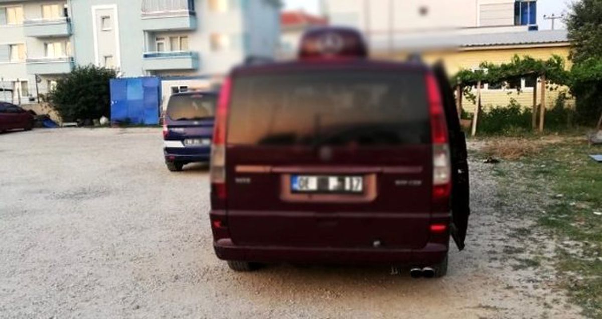 Dilencilerin yakalandığı lüks aracı görenler, şaşkınlığını gizleyemedi