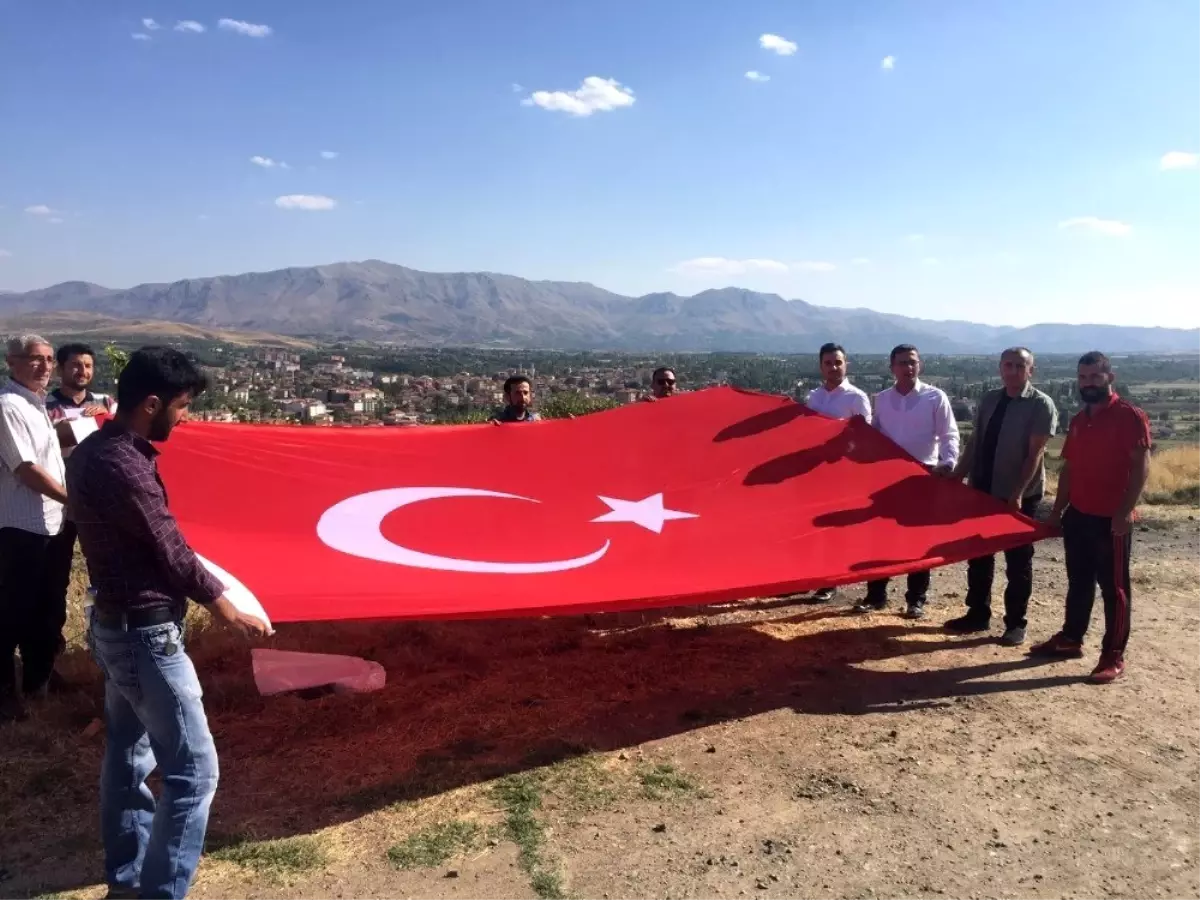 Doğanşehir'de dev Türk Bayrağı - Haberler