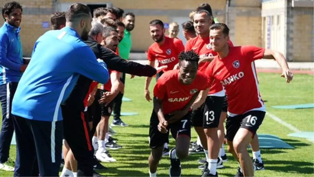 Gazişehir Gaziantep'te yeni transferler idmanda