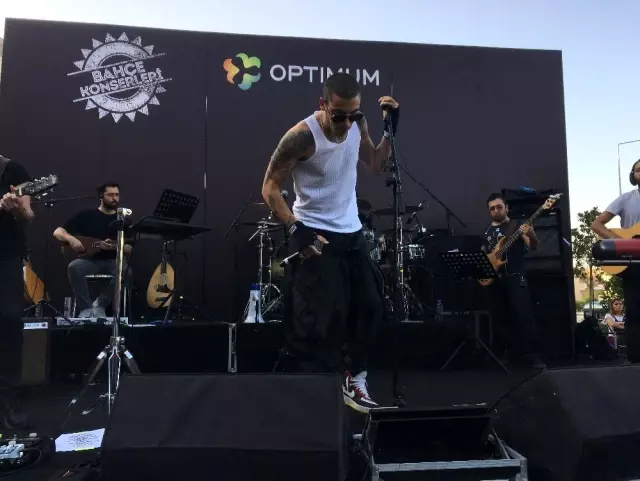 İzmir'de Can Bonomo rüzgarı İzmir'de Can Bonomo rüzgarı