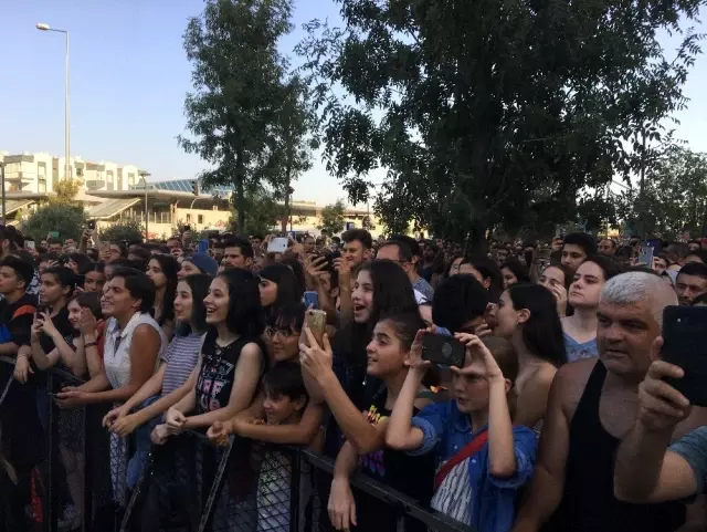 İzmir'de Can Bonomo rüzgarı İzmir'de Can Bonomo rüzgarı