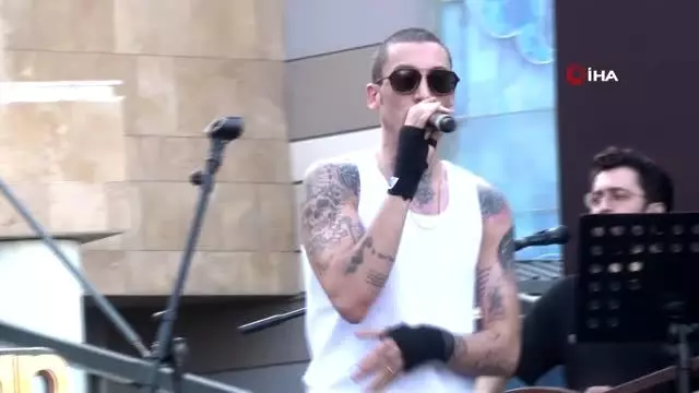 İzmir'de Can Bonomo rüzgarı İzmir'de Can Bonomo rüzgarı