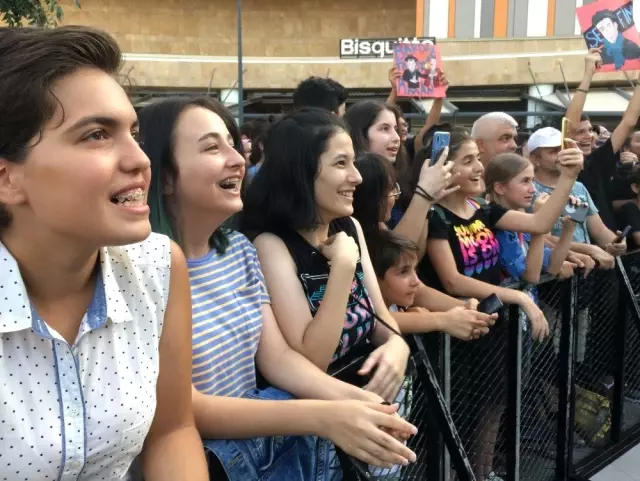 İzmir'de Can Bonomo rüzgarı İzmir'de Can Bonomo rüzgarı