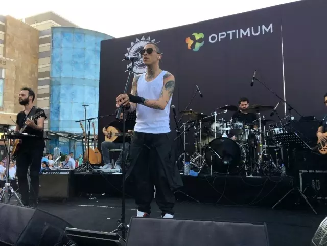 İzmir'de Can Bonomo rüzgarı İzmir'de Can Bonomo rüzgarı
