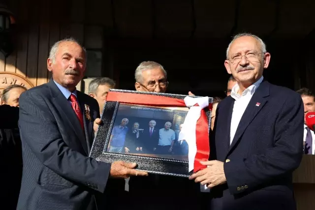 Kılıçdaroğlu, Ardanuç Belediyesini ziyaret etti Kılıçdaroğlu, Ardanuç Belediyesini ziyaret etti