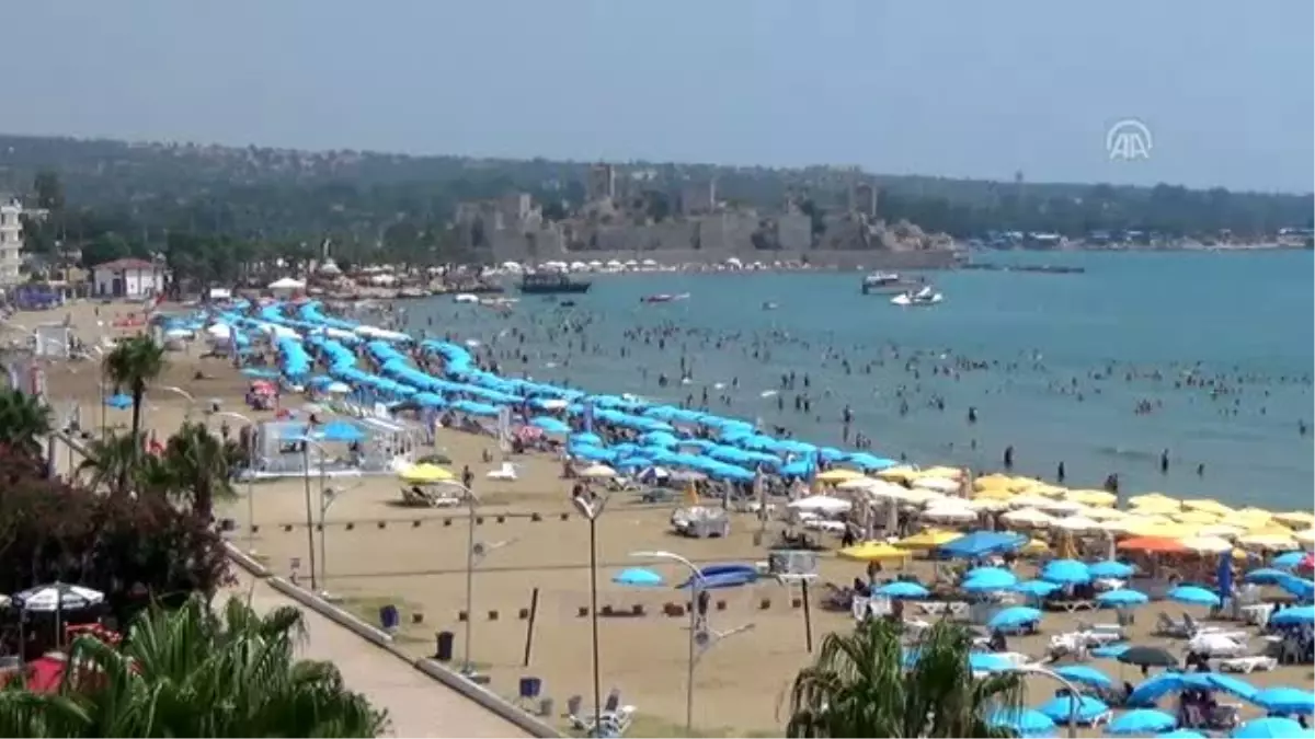 Mersin'de sıcaktan bunalanlar sahillere koştu