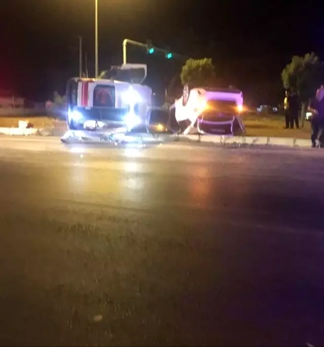 Otomobil ile ambulans çarpıştı: 7 yaralı