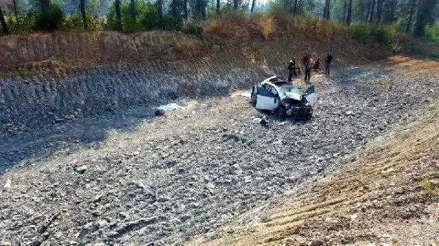Otomobil şarampole devrildi, anne adayi ve iki yaşında erkek çocuğu hayatını kaybetti
