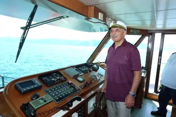 Ümraniyeliler 'Boğaz'da İstanbul tarihine yolculuk yaptı Ümraniyeliler 'Boğaz'da İstanbul tarihine yolculuk yaptı