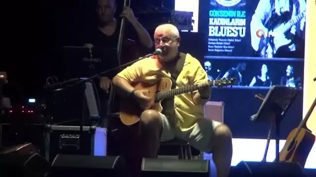 Ünlü müzisyen Bülent Ortaçgil Bursa'da sahne aldı Ünlü müzisyen Bülent Ortaçgil Bursa'da sahne aldı