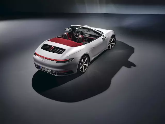 911 ailesinin yeni üyesi; 911 Carrera Coupé ve 911 Carrera Cabriolet 911 ailesinin yeni üyesi; 911 Carrera Coupé ve 911 Carrera Cabriolet