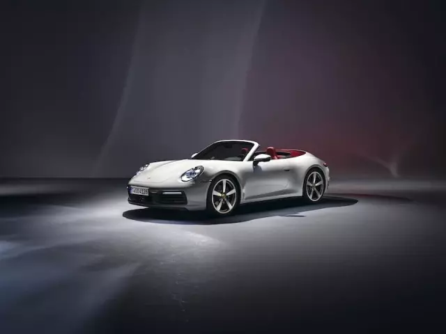 911 ailesinin yeni üyesi; 911 Carrera Coupé ve 911 Carrera Cabriolet 911 ailesinin yeni üyesi; 911 Carrera Coupé ve 911 Carrera Cabriolet