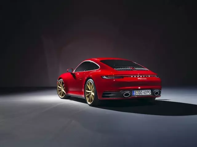 911 ailesinin yeni üyesi; 911 Carrera Coupé ve 911 Carrera Cabriolet 911 ailesinin yeni üyesi; 911 Carrera Coupé ve 911 Carrera Cabriolet