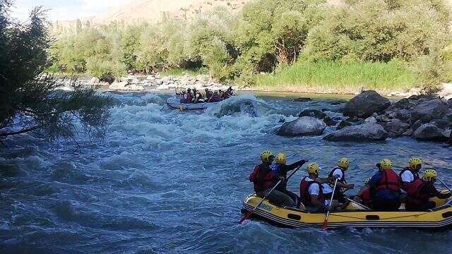 Binali Yıldırım Erzincan'da rafting yaptı: Bu sularda hayatın en heyecanlı anlarını yaşamak mümkün
