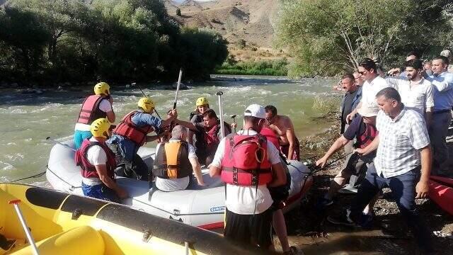 Binali Yıldırım Erzincan'da rafting yaptı: Bu sularda hayatın en heyecanlı anlarını yaşamak mümkün
