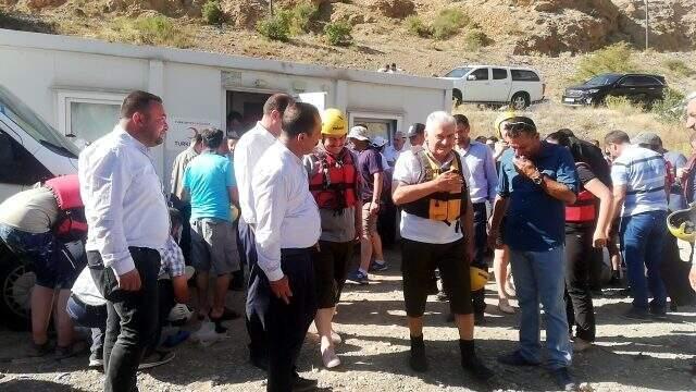 Binali Yıldırım Erzincan'da rafting yaptı: Bu sularda hayatın en heyecanlı anlarını yaşamak mümkün