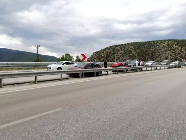 Çorum'da 11 araç birbirine girdi: 7 yaralı