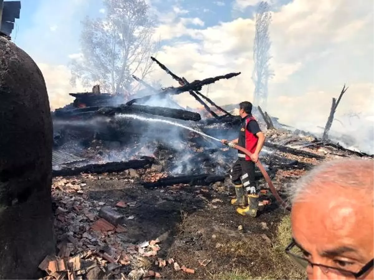 Çorum'da 7 ev yandı