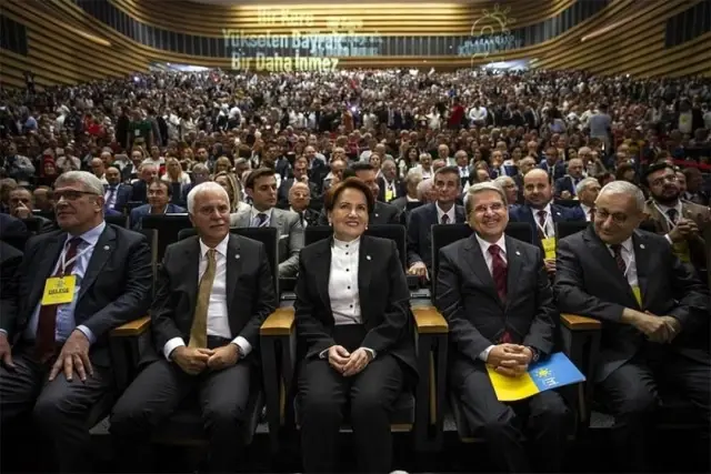 İYİ Parti'de yeni yönetim belli oldu! Akşener kurmay kadrosunu korudu İYİ Parti'de yeni yönetim belli oldu! Akşener kurmay kadrosunu korudu