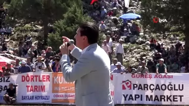 Kumluca'daki boğa güreşleri nefes kesti Kumluca'daki boğa güreşleri nefes kesti