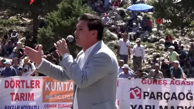 Kumluca'daki boğa güreşleri nefes kesti Kumluca'daki boğa güreşleri nefes kesti