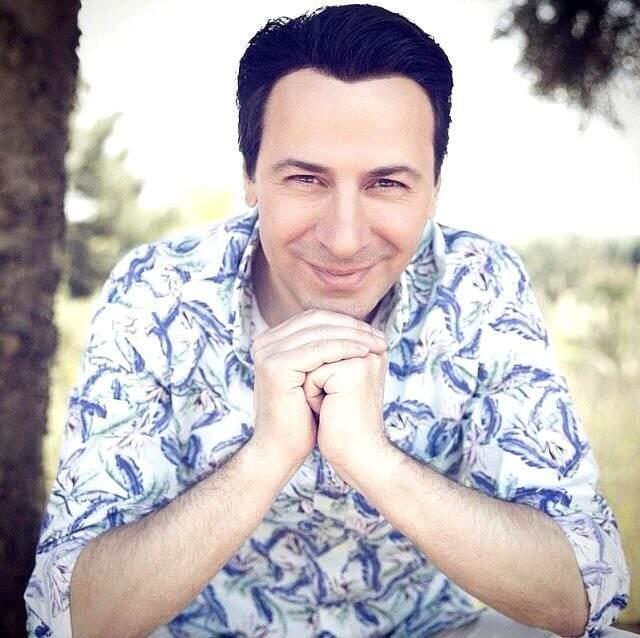 Müzik dünyasındaki tartışmaya dahil var olan meşhur müzisyen yazi Çanak, Funda Arar'ı yere göğe sığdıramadı