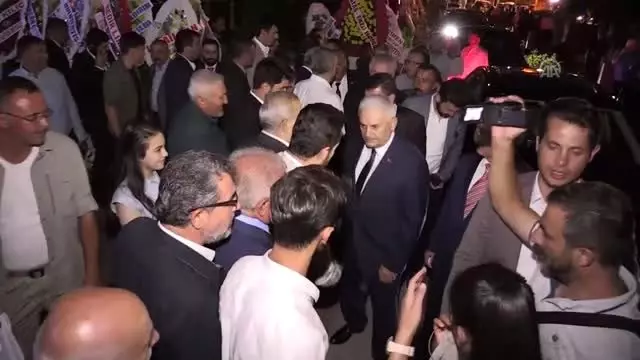 Nikah şahitliği yapan Binali Yıldırım'dan espirili tavsiyeler Nikah şahitliği yapan Binali Yıldırım'dan espirili tavsiyeler