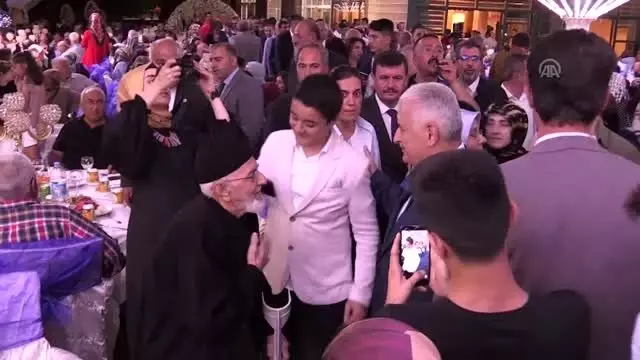 Nikah şahitliği yapan Binali Yıldırım'dan espirili tavsiyeler Nikah şahitliği yapan Binali Yıldırım'dan espirili tavsiyeler